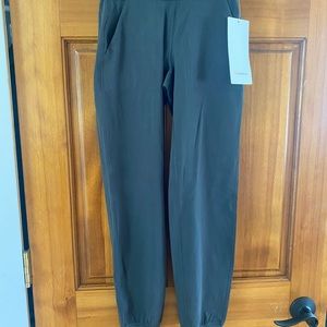 Lululemon align HR Jogger NWT. In perfect condition. Smoke free home.